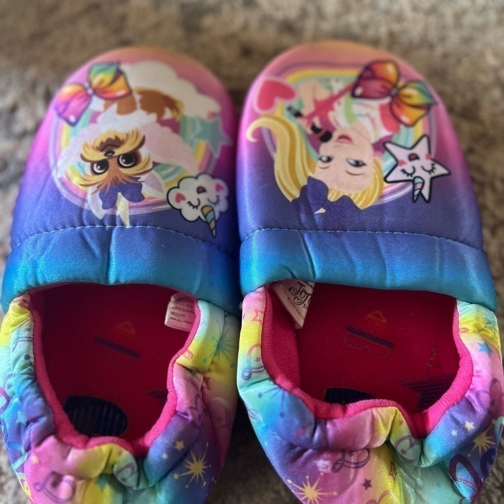 Little girl youth size 2/3, Jojo Siwa colorful bedroom shoes like new - Picture 4 of 5